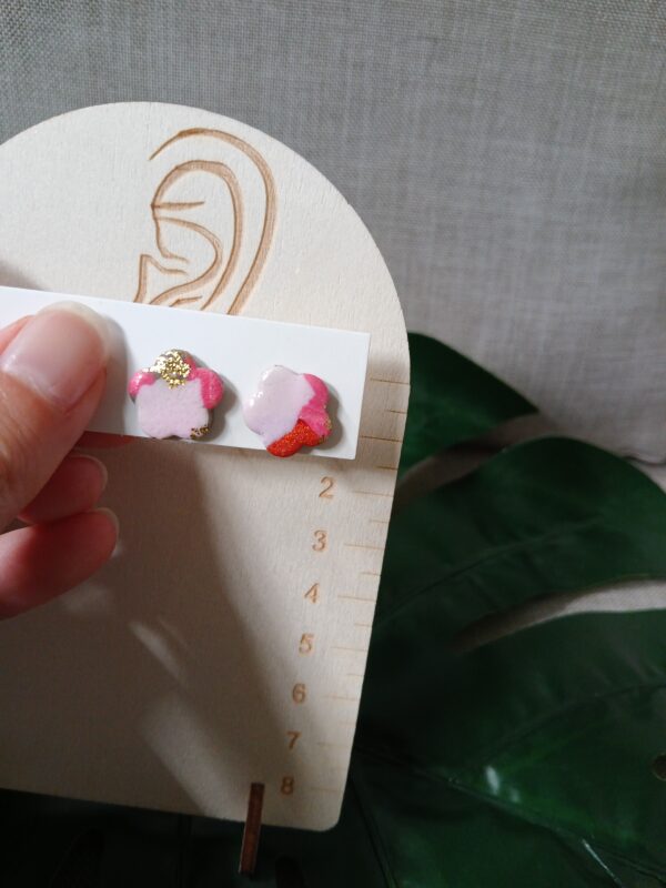 Puces d'oreilles en pâte polymère – Image 2