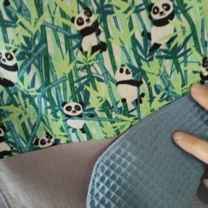 Bavoir à inscription motif pandas