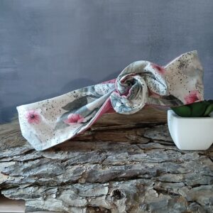 Bandeau magique fleurs rose fond gris clair