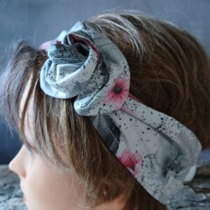 Bandeau magique fleurs rose fond gris clair