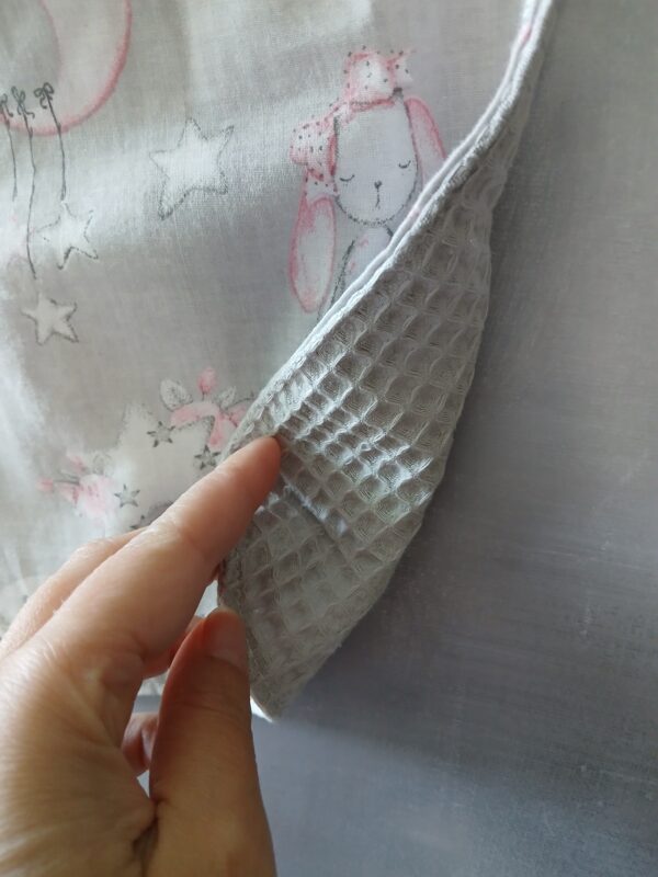Bavoir à lien motifs lapin et étoile – Image 3
