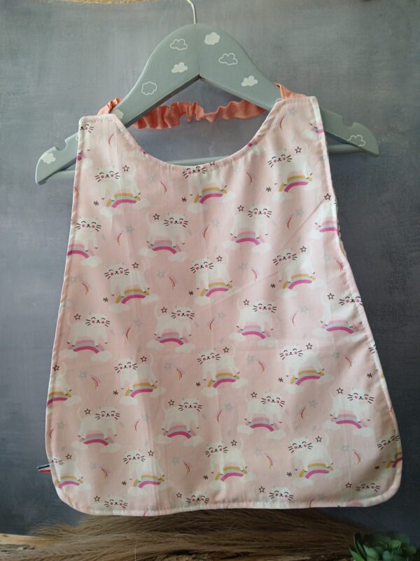Grand bavoir type serviette de maternelle à motifs chat licorne