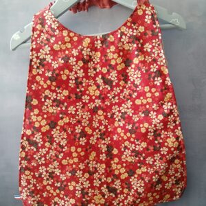 Grand bavoir type serviette de maternelle à motifs fleuri rouge