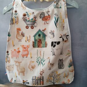 Grand bavoir type serviette de maternelle à motifs animaux de la ferme