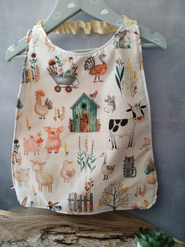 Grand bavoir type serviette de maternelle à motifs animaux de la ferme
