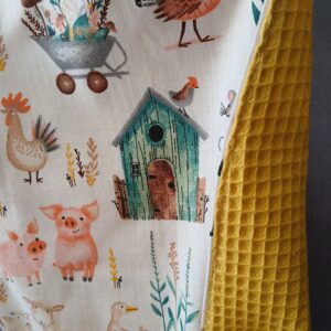 Grand bavoir type serviette de maternelle à motifs animaux de la ferme