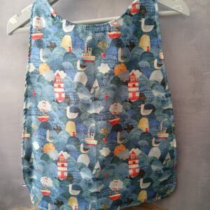 Grand bavoir type serviette de maternelle à motifs marins
