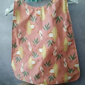 Grand bavoir type serviette de maternelle à motifs singes