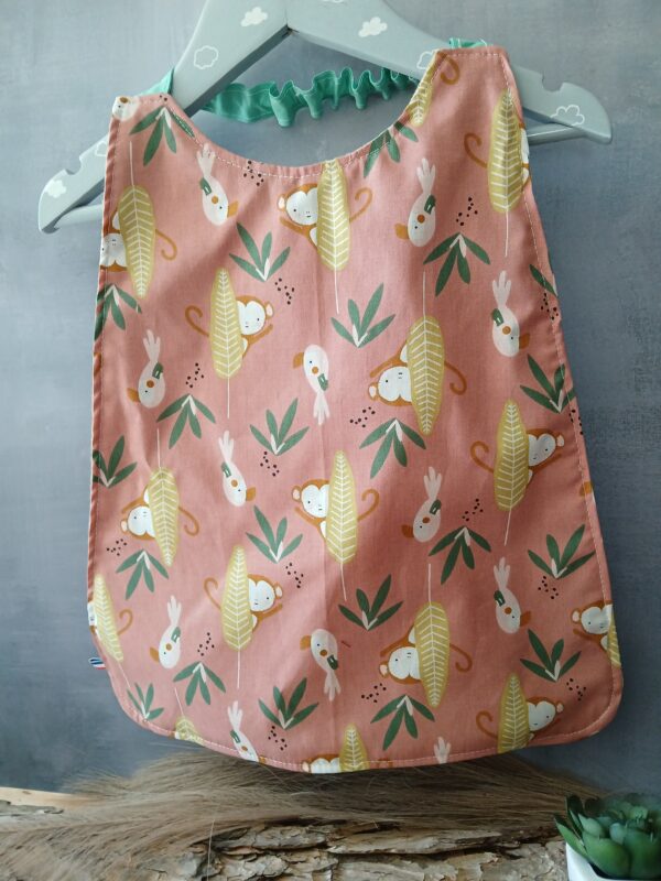 Grand bavoir type serviette de maternelle à motifs singes