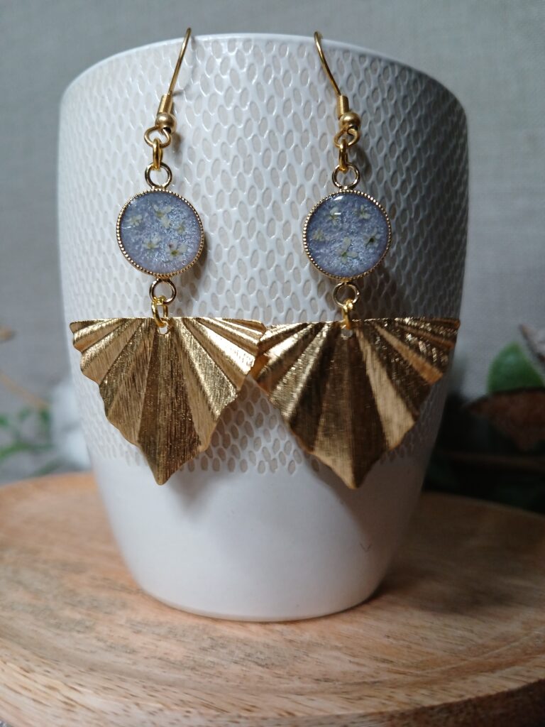 bijoux floraux résine et fleurs séchées, cantal