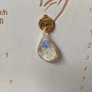 Boucles d’oreilles fleurs de carotte sauvage et myosotis