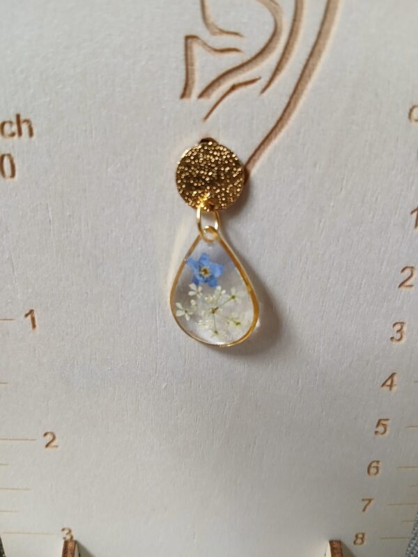 Boucles d'oreilles fleurs de carotte sauvage et myosotis – Image 2
