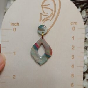 Boucles d’oreilles pendantes Esmeralda beige