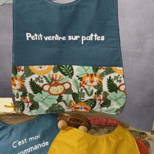 Bavoir à inscription