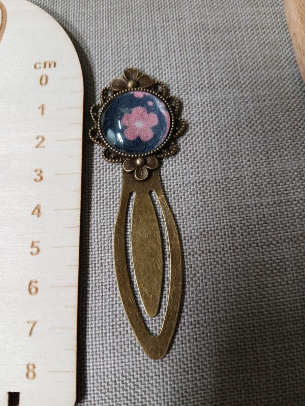 Marque-page cabochon motif fleur rose – Image 2