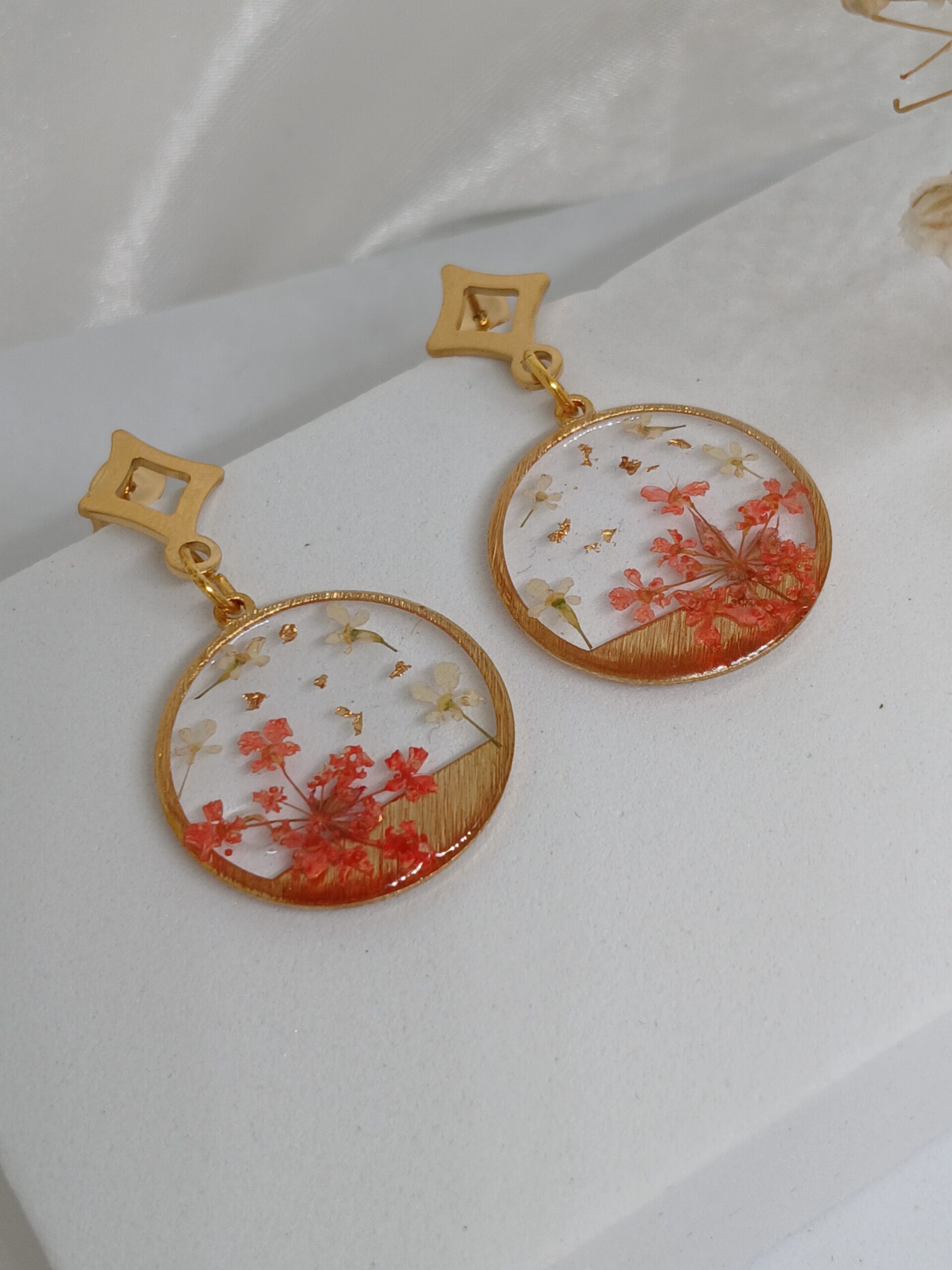boucles d'oreilles resine et fleurs séchées faites main