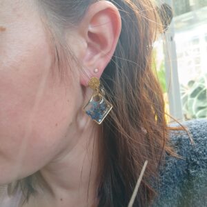 Boucles d&rsquo;oreilles fleurs de carotte sauvage bleues