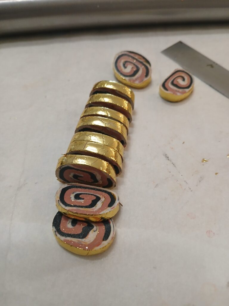 découpe de la pâte polymère