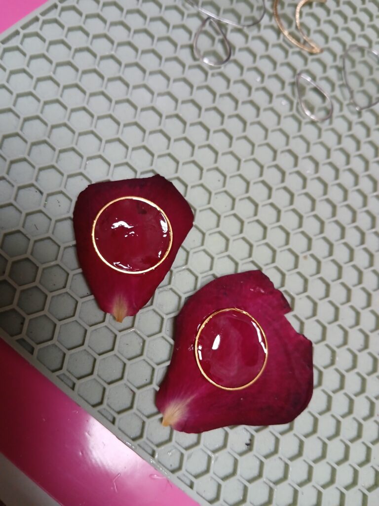 bijou pétale de rose rouge