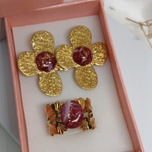 Coffret bijou femme boucles d&rsquo;oreilles clou fleurs XL et bague en pâte polymère